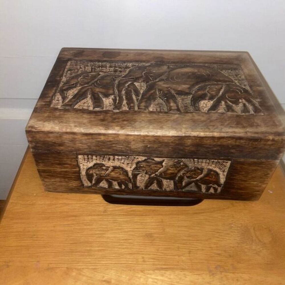 Beautiful Hand Carved Wood Box, Hinged‎ Lid, Herd Of Elephants 8.5 X 5.5x 3.5" - Picture 2 of 9